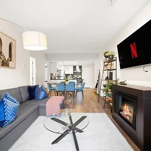  Holiday home Dazzling By Stadium Downtown With Free Parking Canada