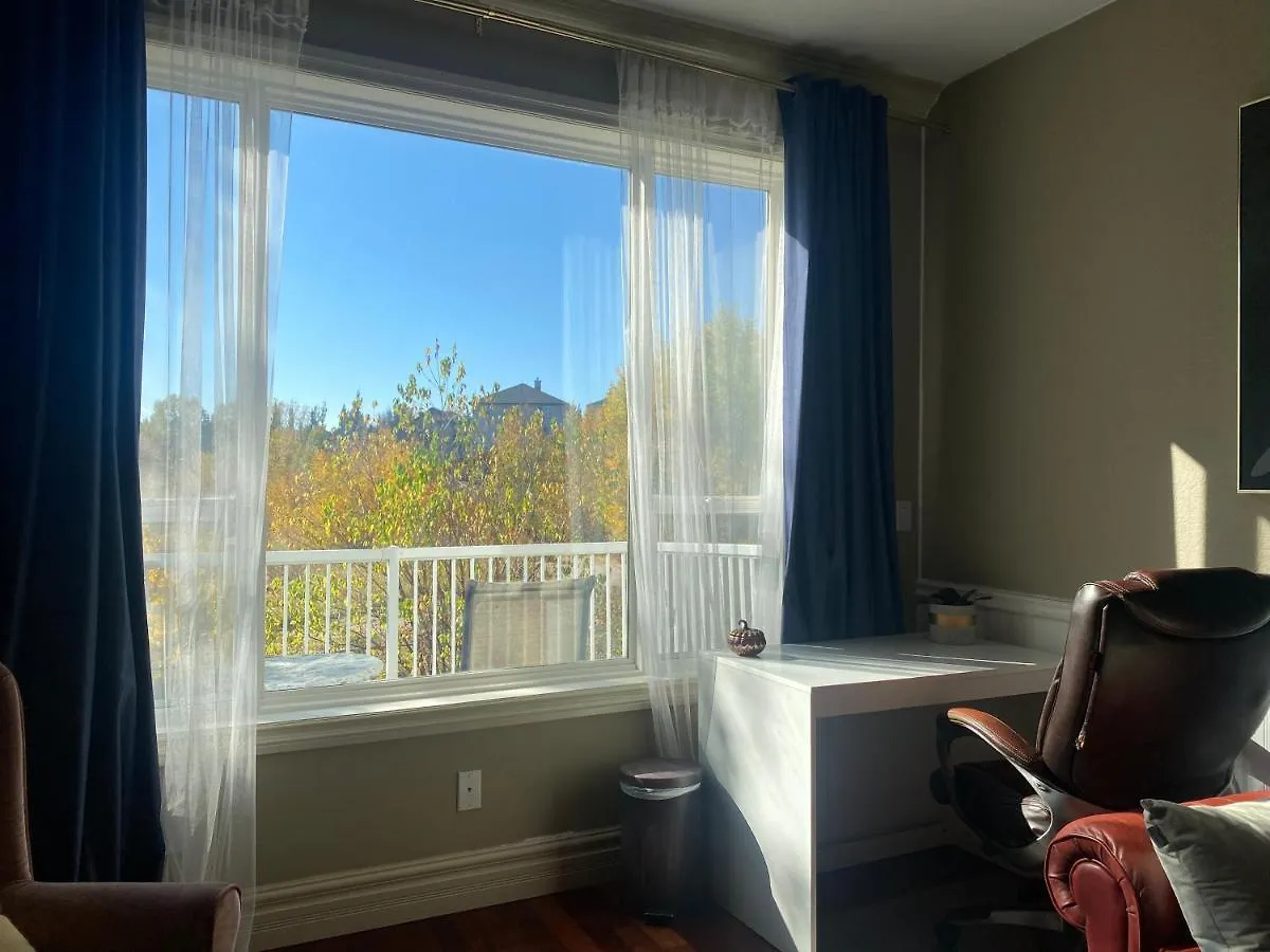 Homestay Royal Highland Livingroom Bedroom Suite Calgary