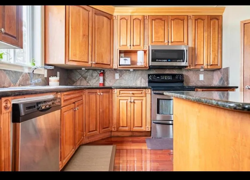 Homestay Royal Highland Livingroom Bedroom Suite Calgary