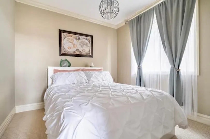 Homestay Royal Highland Livingroom Bedroom Suite Calgary Canada